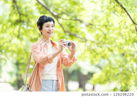 高級女性旅行相機 126296220