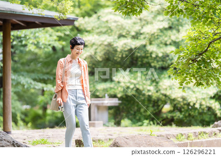 高級女性旅行相機 126296221