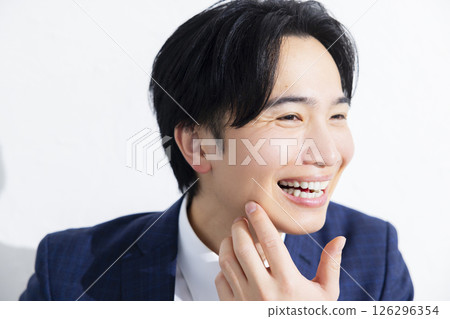 一個很高興的商人 126296354