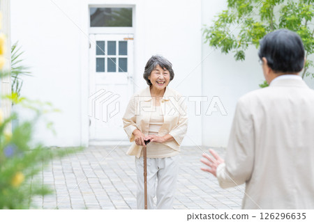 老年夫婦旅行退休 126296635