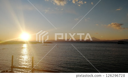 Mount Fuji and the shining sunset 126296728