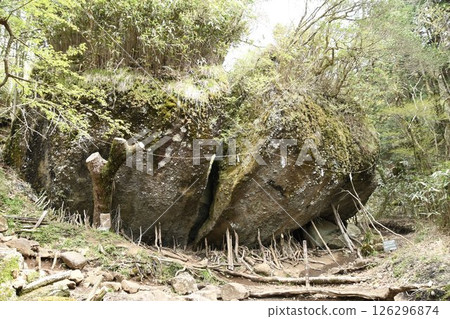 Climbing Mount Kintoki: The Kintoki no Yadoriishi Climbing Mount Kintoki: The Kintoki no Yadoriishi 126296874