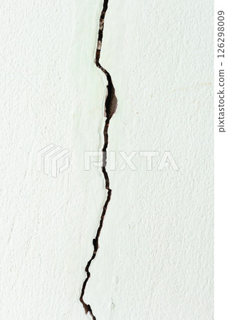 Crack or damage on concrete wall need repair. 126298009