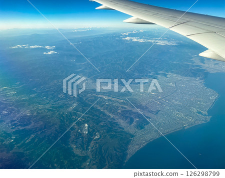從飛往羽田機場的飛機內部俯瞰靜岡縣大井川沖積扇 126298799