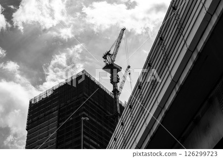 Tokyo Tower crane and Metropolitan Expressway under construction 2025.04 b-4 Tokyo Tower crane and Metropolitan Expressway under construction 2025.04 b-4 126299723