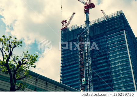 Tokyo Tower cranes and Metropolitan Expressway under construction 2025.04 d-3 Warm and cool colors 126299730