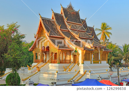 Wat Xieng Thong, the iconic temple of Luang Prabang 126299838