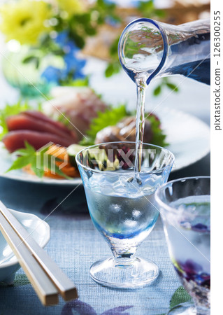 Sake and 3 kinds of sashimi 126300255