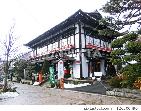 Zenkoji Post Office in Nagano City, Nagano Prefecture Zenkoji Post Office in Nagano City, Nagano Prefecture 126300496