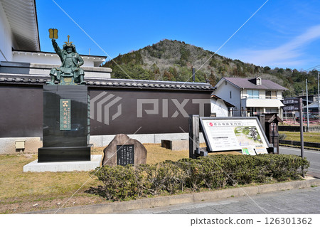 Akikoriyama Castle, where Mori Motonari's public tomb is located. A look at the baileys. Akikoriyama Castle, where Mori Motonari's public tomb is located. A look at the baileys. 126301362