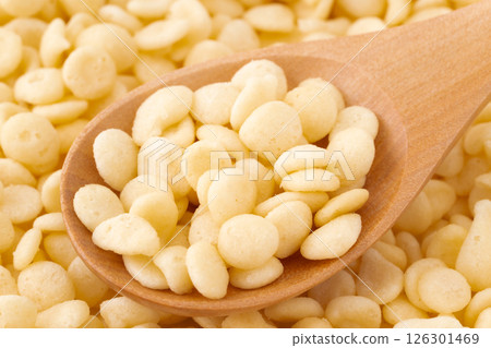 湯匙上的天婦羅碎屑特寫 湯匙上的天婦羅碎屑特寫 126301469