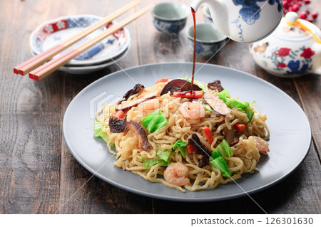 Shanghai fried noodles (Shanghai-style fried noodles) 126301630