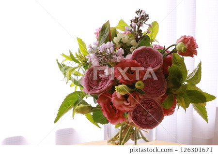 粉紅色插花 126301671