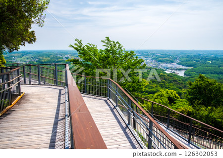 [Slope to Yokoyama Observatory and Yokoyama Sky Cafe Terrace with fresh greenery] Ise-Shima National Park, Mie Prefecture 126302053