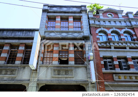 Ten buildings in Dihua Street, Dadaocheng, Taipei 126302454