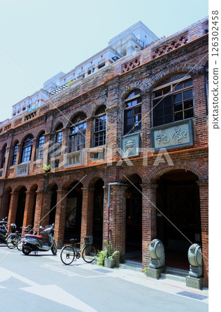 Ten buildings in Dihua Street, Dadaocheng, Taipei 126302458