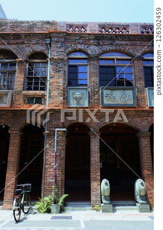 Ten buildings in Dihua Street, Dadaocheng, Taipei 126302459