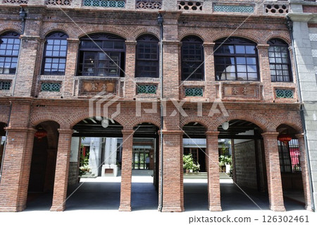 Ten buildings in Dihua Street, Dadaocheng, Taipei 126302461