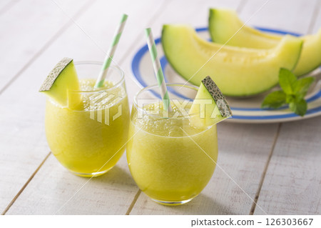 Fresh melon juice 126303667