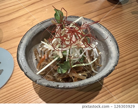 美味雞皮炒牛蒡沙拉 美味雞皮炒牛蒡沙拉 126303929