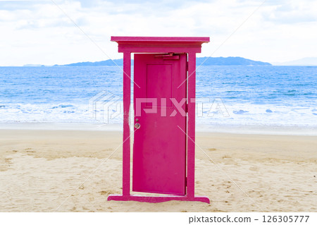 海灘上的木門 126305777
