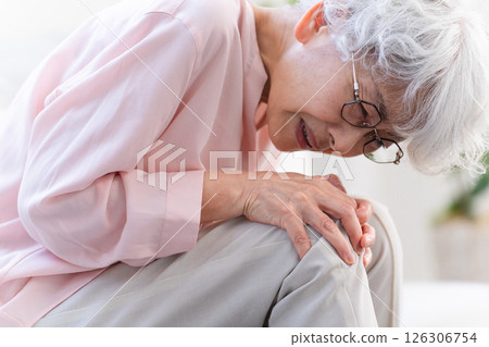 Senior woman suffering from knee pain 126306754