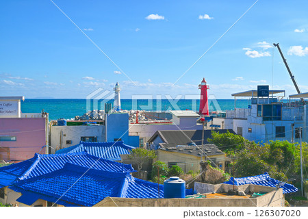 [Korea/Busan] Sandungui Lighthouse seen from Haeundae/Cheongsapo town 126307020