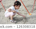 Girl playing sand 126308318