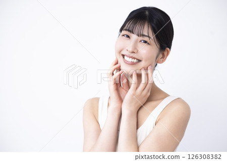 穿著背心的女人的美麗肖像 穿著背心的女人的美麗肖像 126308382