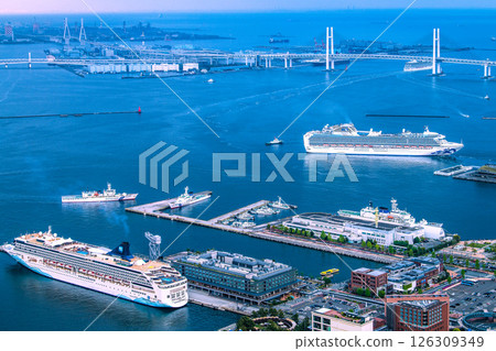Four luxury cruise ships in Yokohama, Japan. Norwegian... and Riviera, Diamond... are also departing... and Queen 126309349
