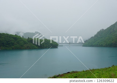 The blue Agatsuma River and bridge seen from "Maruiwa Station on Lake Yatsuba" (rain) 126309622