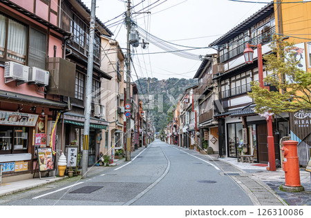 「湯之里通」－兵庫縣豐岡市城崎町城崎溫泉的主要街道 126310086
