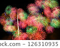 橫濱夜空中盛開的大花 126310935
