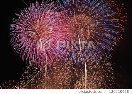 橫濱夜空中的煙火 橫濱夜空中的煙火 126310938