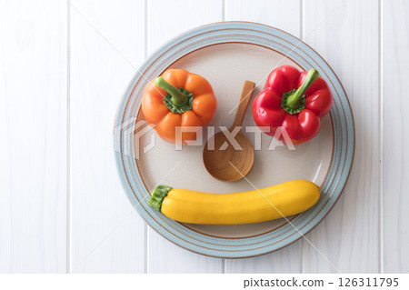 Summer vegetable face / Paprika, Zucchini 126311795