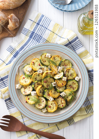 烤西葫蘆沙拉 126311988