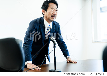 道歉的商人 道歉的商人 126312541