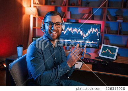 Applauds, conception of success. Stock trader is working by pc indoors. Conception of exchange and money 126313028