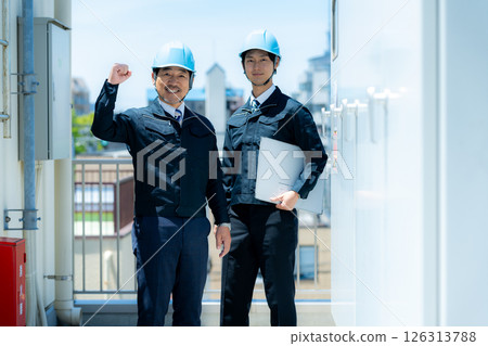 Businessmen in work clothes having a meeting at the site Businessmen in work clothes having a meeting at the site 126313788