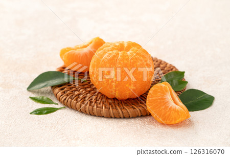 橘子 農業 蜜柑 Tangerine white background 蜜柑 みかん 126316070