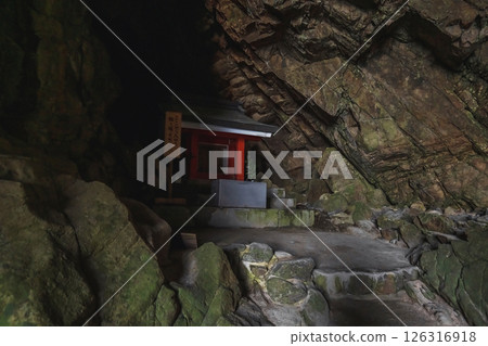 Udo Shrine, a sub-shrine of Miyazaki Oomi Shrine, is enshrined in a cave 126316918