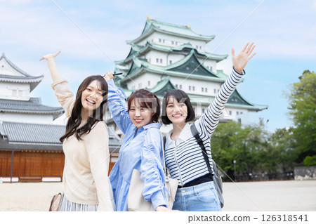Woman sightseeing at the castle 126318541