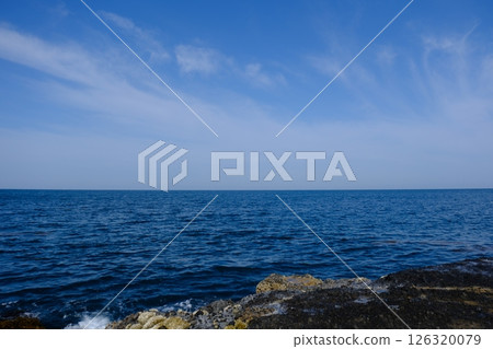 Horizontal line of the Japan Sea 126320079