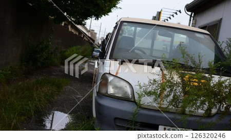 Abandoned car 126320246