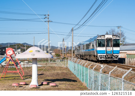 [Mugi Line] Limited express train passing by the park 126321518