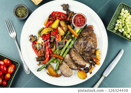Roasted duck breast, grilled duck meat. 126324439