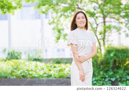 Portrait of a woman in her 30s relaxing in the park 126324622