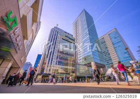 Tokyo cityscape in Japan Inbound tourism continues... Akihabara bustling with foreign tourists Tokyo cityscape in Japan Inbound tourism continues... Akihabara bustling with foreign tourists 126325019