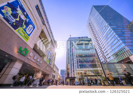 日本東京城市景觀 入境旅遊持續進行…秋葉原擠滿了外國遊客 126325021