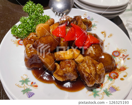 黑醋糖醋裡肌：一道道地的中國糖醋裡肌菜餚。 126325193